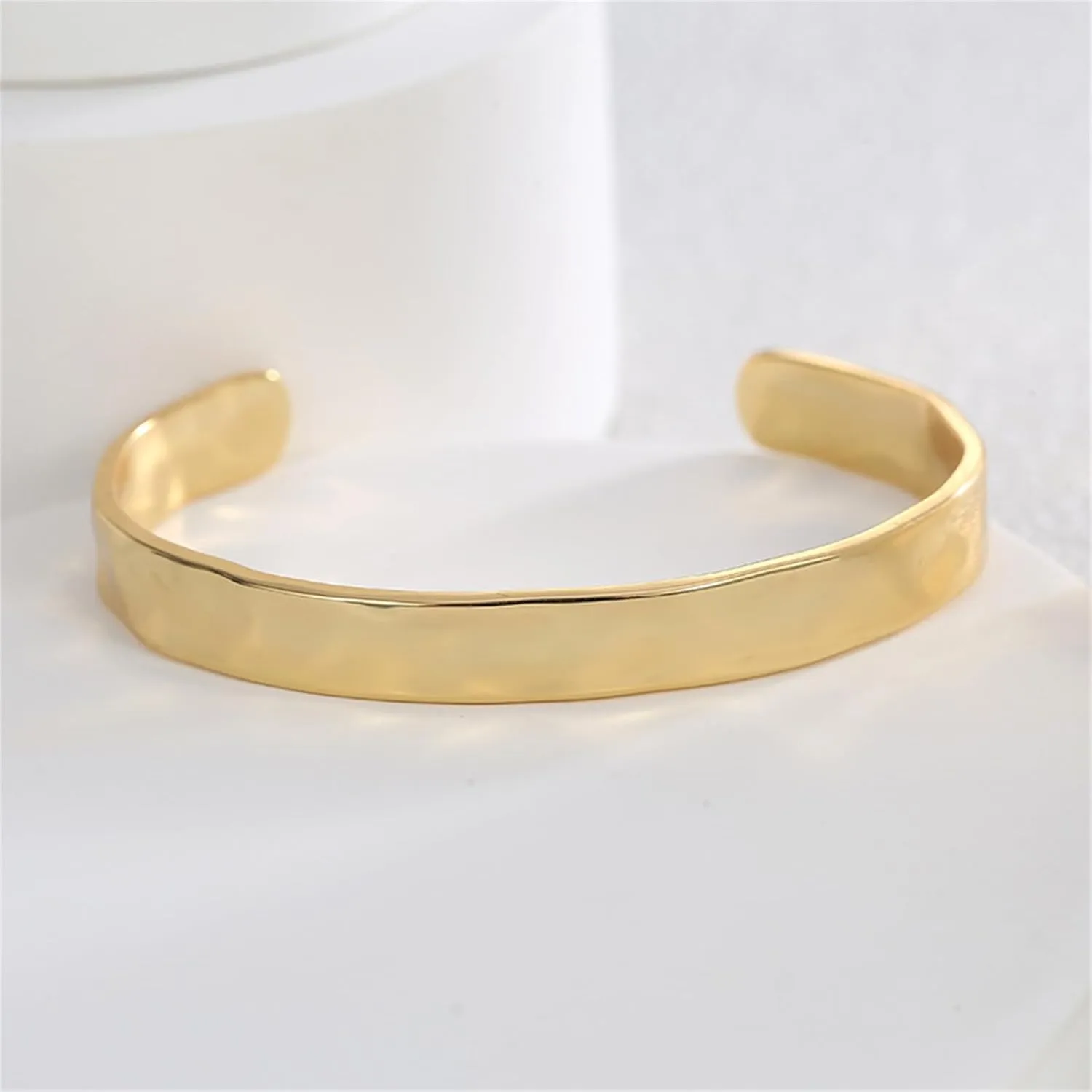 KOLODOGO Gold Cuff Bracelets for Women Hammered Irregular Cuff Bracelet Chunky Adjustable Open Bangles Gold Textured Arm Cuff Fashion Jewelry Gifts