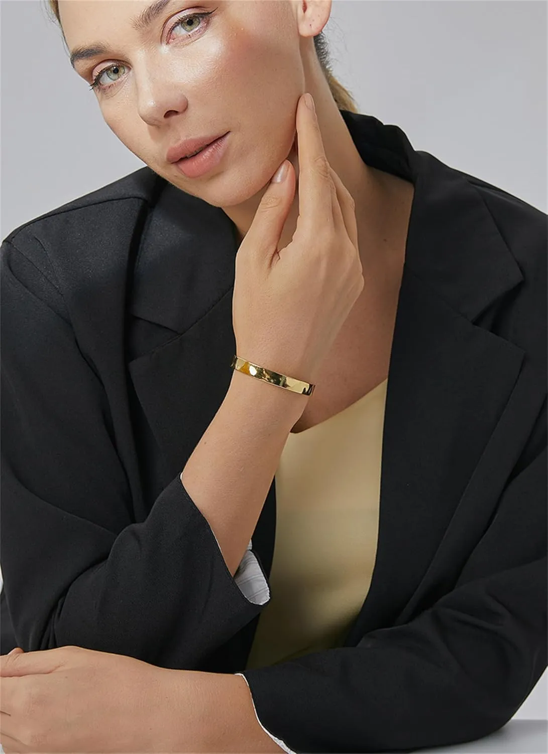KOLODOGO Gold Cuff Bracelets for Women Hammered Irregular Cuff Bracelet Chunky Adjustable Open Bangles Gold Textured Arm Cuff Fashion Jewelry Gifts