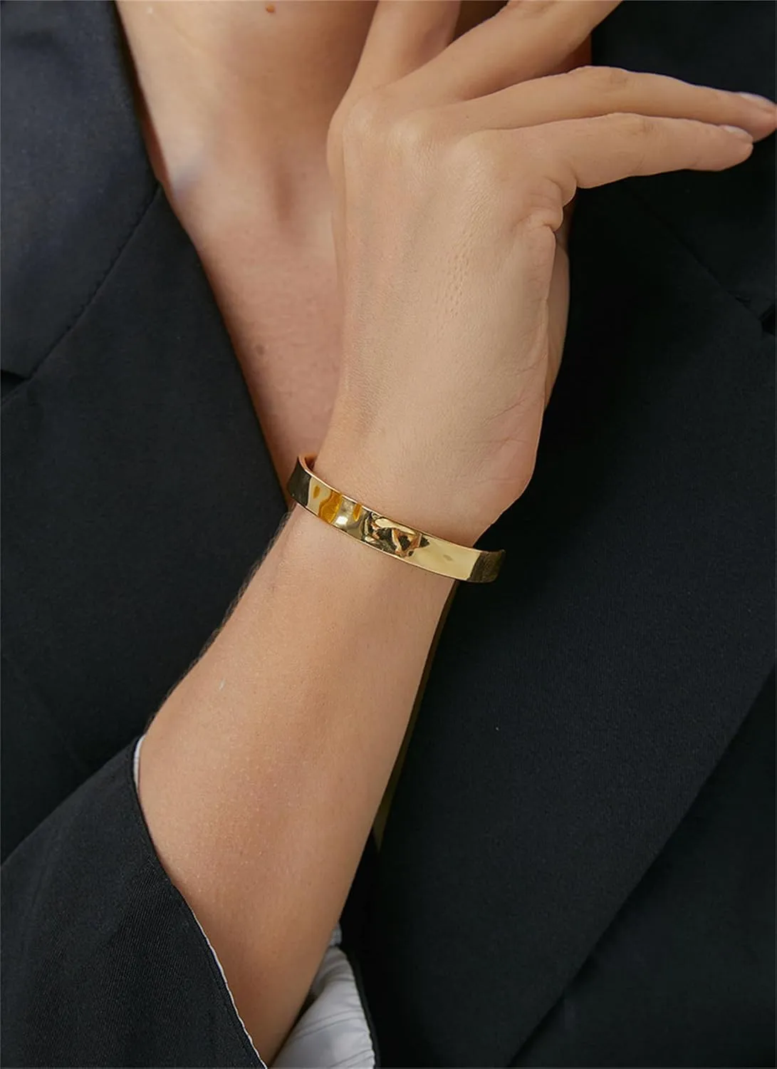 KOLODOGO Gold Cuff Bracelets for Women Hammered Irregular Cuff Bracelet Chunky Adjustable Open Bangles Gold Textured Arm Cuff Fashion Jewelry Gifts