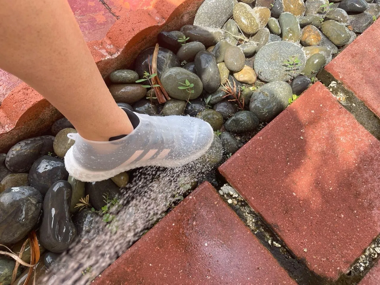 Waterproof Shoe Covers for Kids, Women & Men. Reusable, Anti-Slip, Dustproof & Rainproof Silicone Rubber Overshoes, Rain Footwear Protectors, Outdoor, Cycling, Biking, Walking. Sustainable & BPA Free.